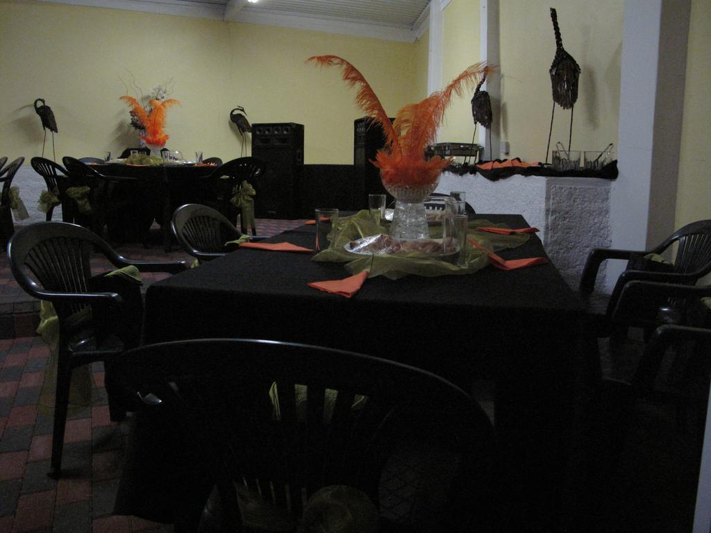 The Crescent Guesthouses - Bnb/Self Catering Durban Zewnętrze zdjęcie