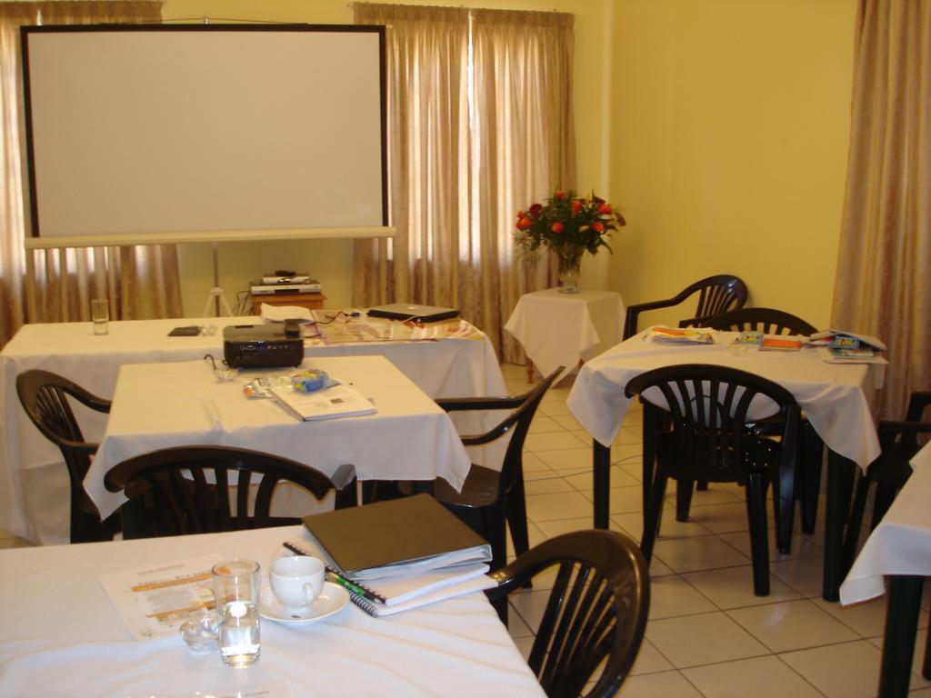 The Crescent Guesthouses - Bnb/Self Catering Durban Zewnętrze zdjęcie
