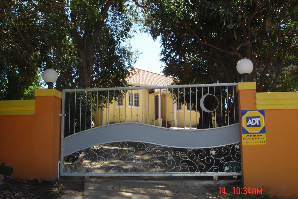 The Crescent Guesthouses - Bnb/Self Catering Durban Zewnętrze zdjęcie
