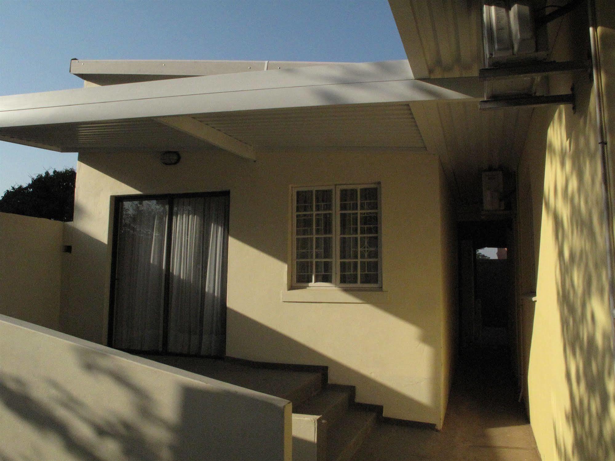 The Crescent Guesthouses - Bnb/Self Catering Durban Zewnętrze zdjęcie